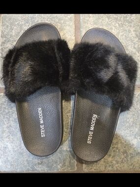 NEW Steve Madden Black Furry Slide Sandals Sz 5